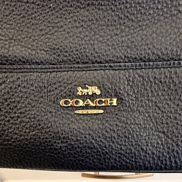 Coach Black Leather Shoulder Bag with Gold Chain - Picture 2 of 7